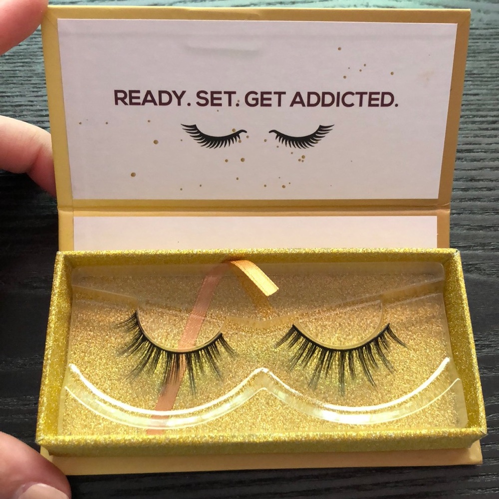 Lashes - Picture 2 of 2